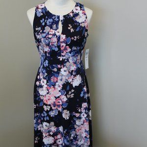 London Style Fit and Flare with Pleat Tucks and Keyhole Detail at Neck, 6P